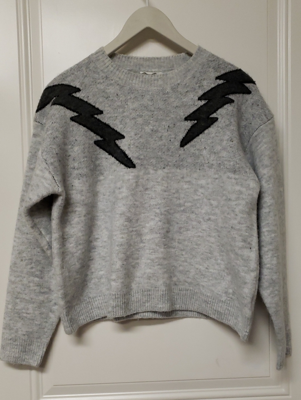 Storia Light Gray Crewneck Sweater with Black Lightning Motif Large